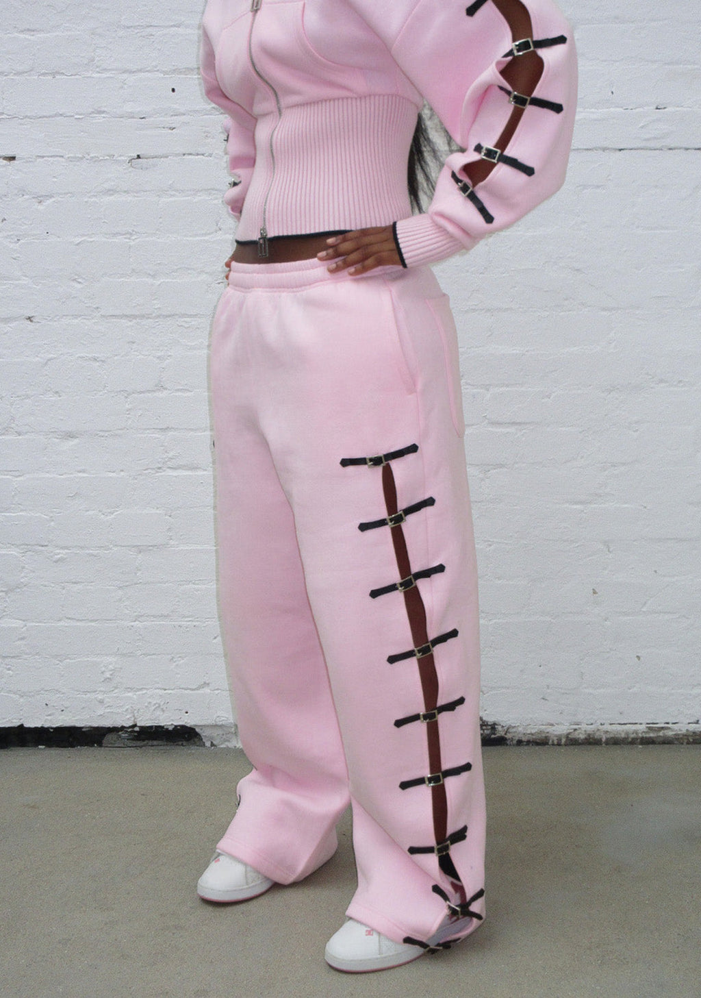 CRUSH BUCKLE OVERSIZED SWEATPANTS BABY PINK