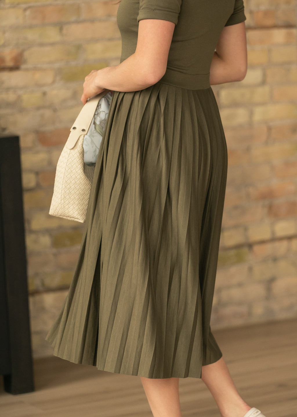 Emersyn Olive Pleated Midi Dress