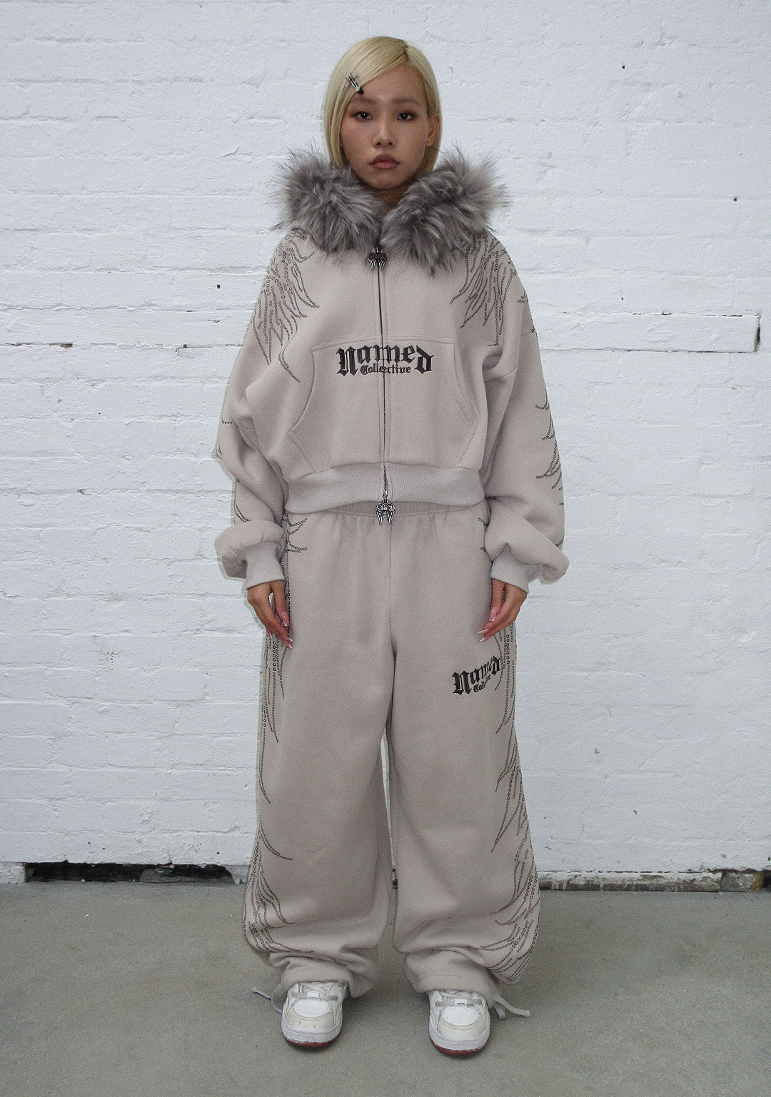 FALLEN STUDDED OVERSIZED SWEATPANTS BONE