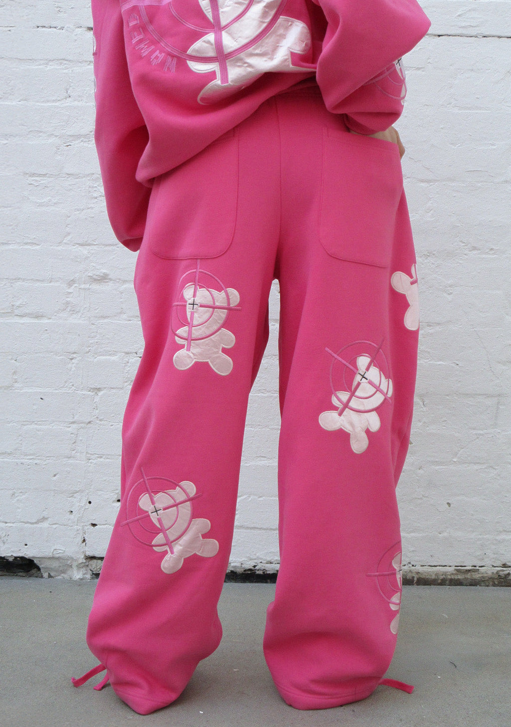 GAMER OVERSIZED SWEATPANTS HOT PINK