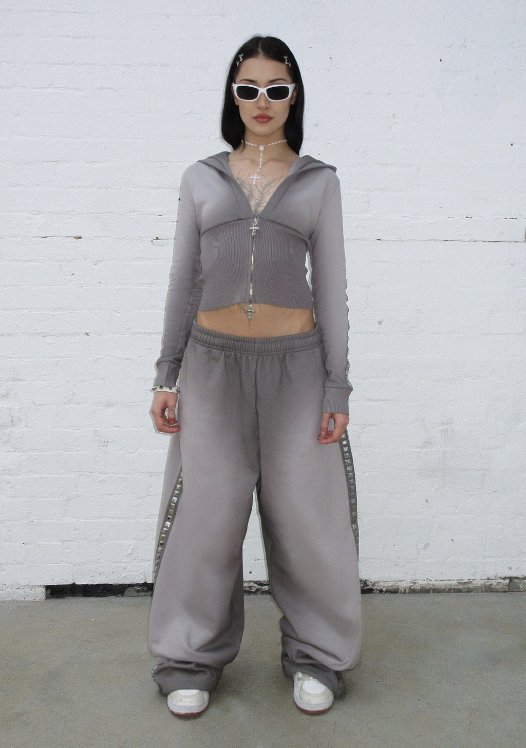 RUMOUR STUDDED OVERSIZED SWEATPANTS GRADIENT GREY